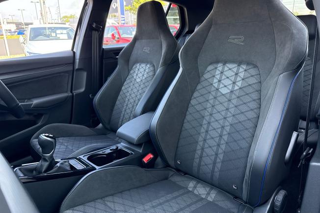 VOLKSWAGEN Golf Photo 47