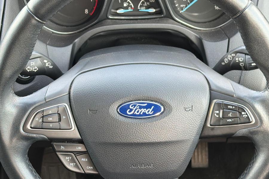 Ford FOCUS Photo autoimg-ff196179c12f2c9c6d136079a0962e18c5be3008.jpg