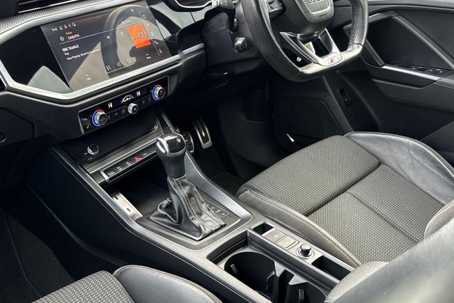 AUDI Q3 Photo 28