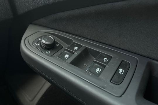 Volkswagen Golf Photo autoimg-ff1bb3df0998b045eafbe25f7a6752c7cc6f7996.jpg