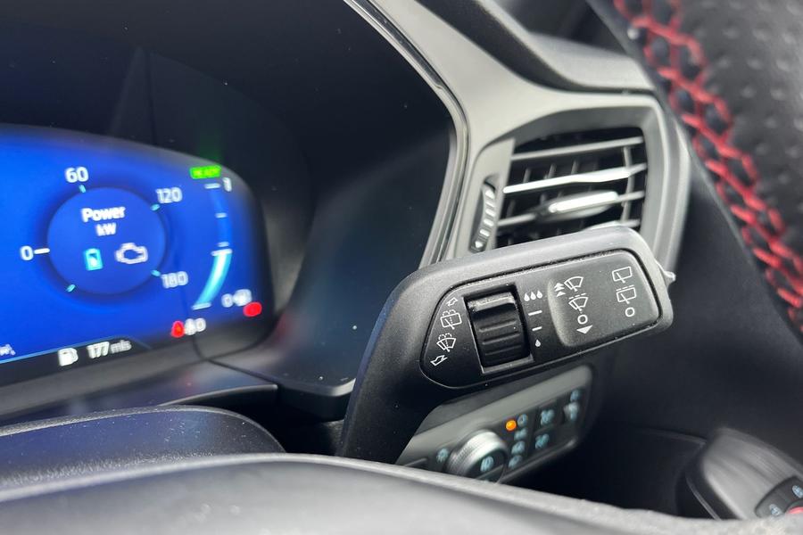 Ford Kuga Photo autoimg-ff22ba823acd4dc1a2be11cb257d4486b9b7089d.jpg