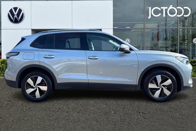 VOLKSWAGEN Tiguan Photo 4