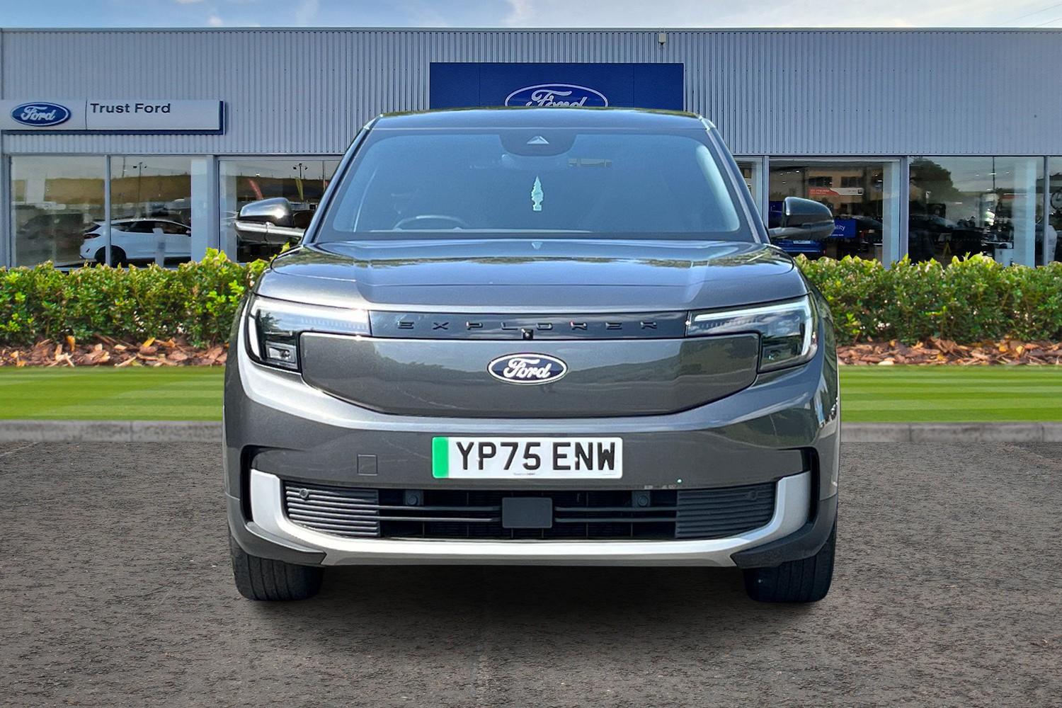 Ford Explorer Photo 5