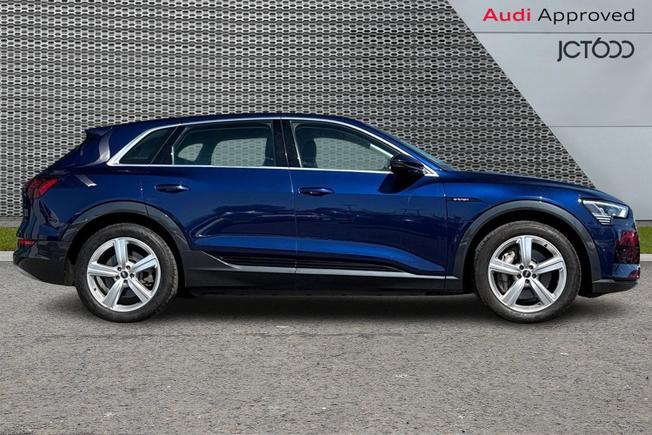 AUDI e-tron Photo 4