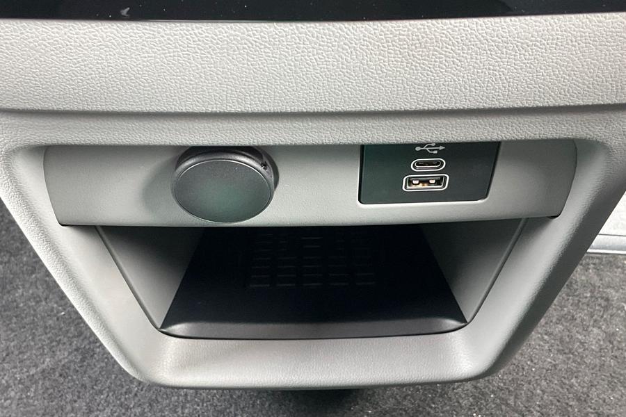 Ford Tourneo Custom Photo autoimg-ff39b0460ec9f3f5429382a569644686e98a4d5e.jpg