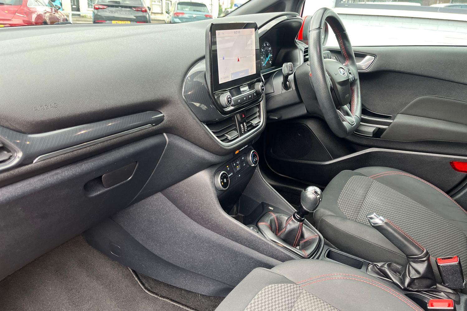 Ford FIESTA Photo 17