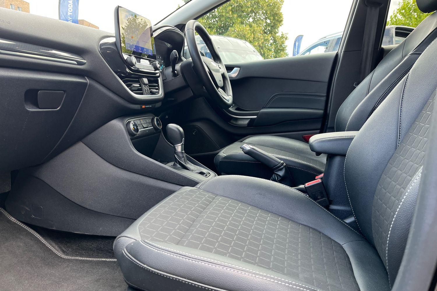 Ford FIESTA Photo 17