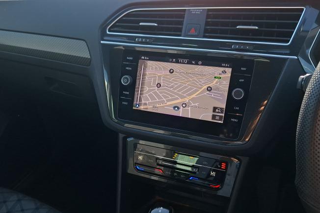 VOLKSWAGEN Tiguan Photo 14