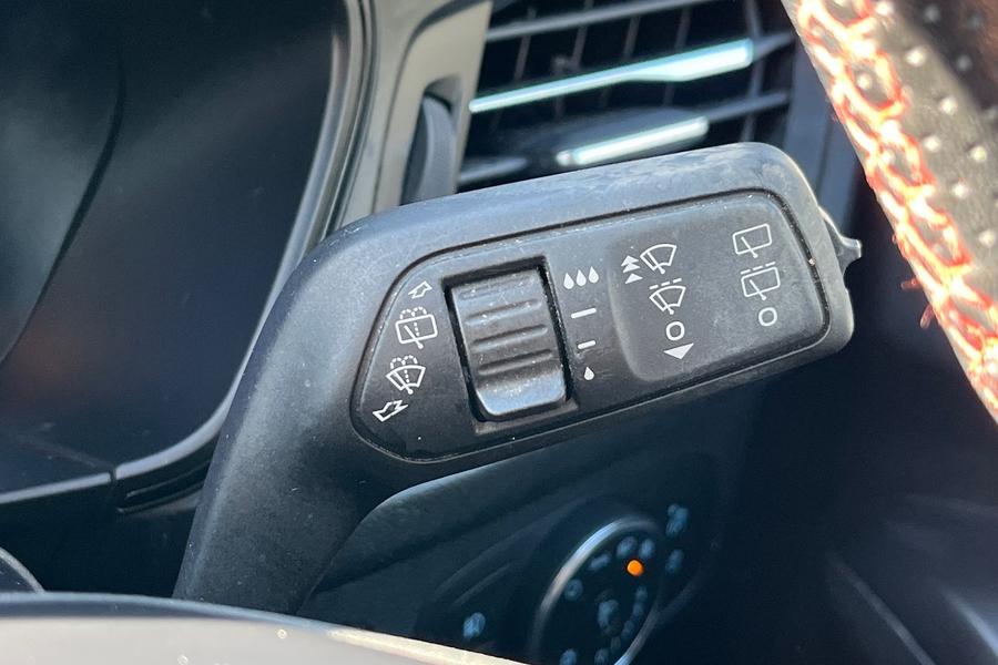 Ford FOCUS Photo autoimg-ff4db4e86877c9bd75fb5dc2f1c29fc6f58606ae.jpg