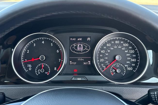 VOLKSWAGEN Golf Photo 15