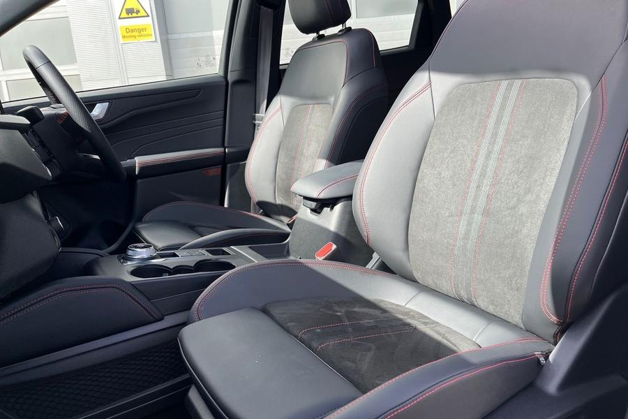 Ford Kuga Photo autoimg-ff563c2a1f811dbf686f1a22fe1f20befe20f3cd.jpg