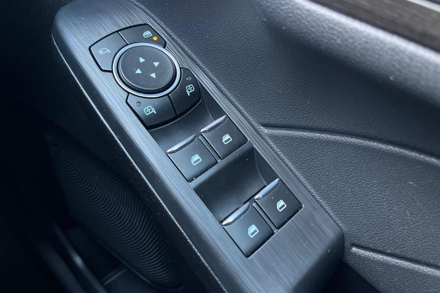 Ford Kuga Photo autoimg-ff590fb7be3d8dfef7d5af57853431dcef0054d1.jpg