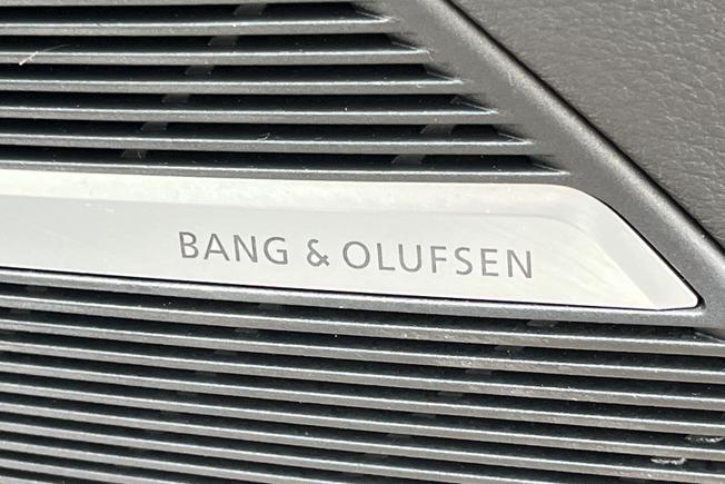 AUDI Rsq8 Photo 27