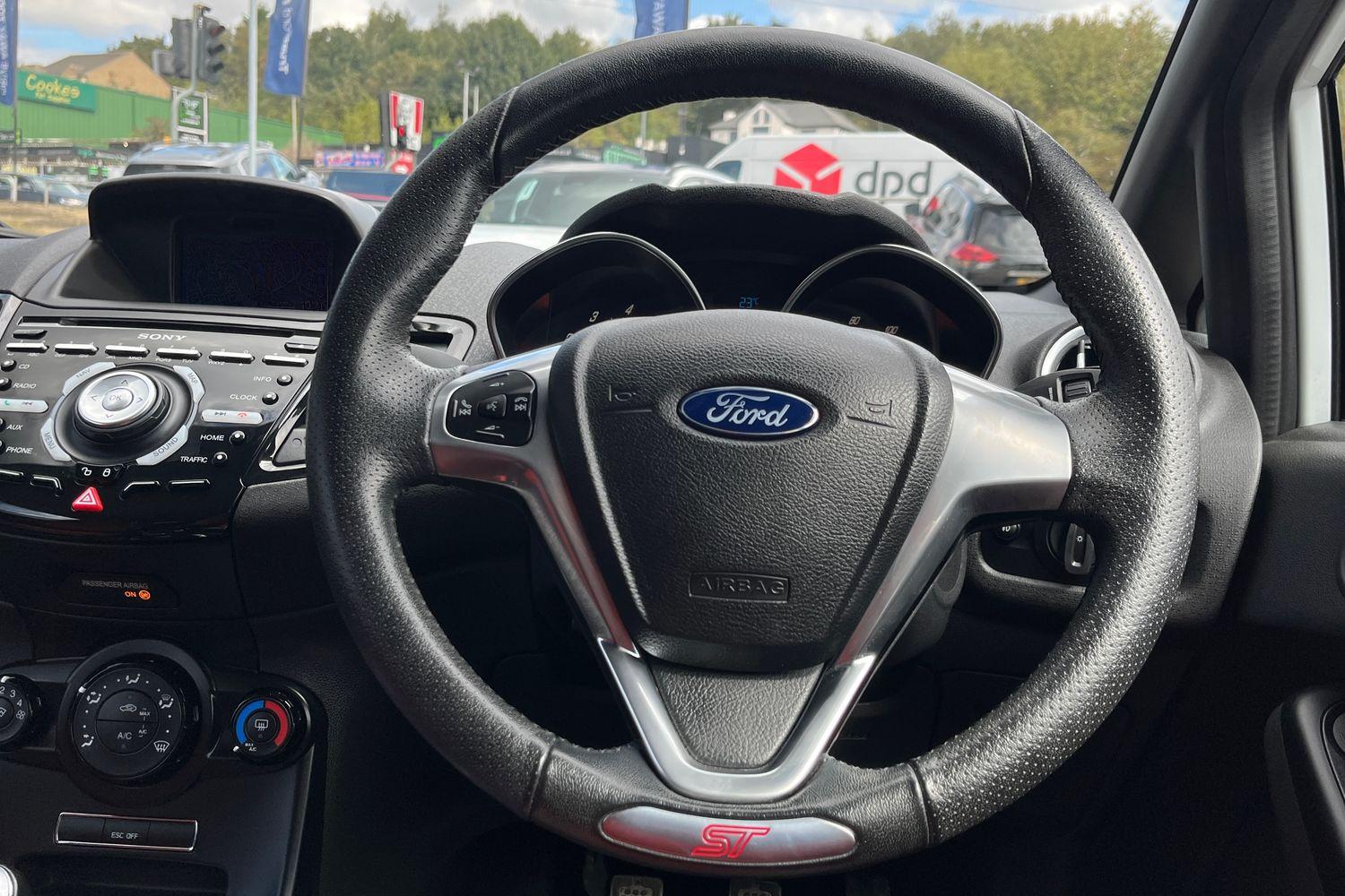 Ford FIESTA Photo 11