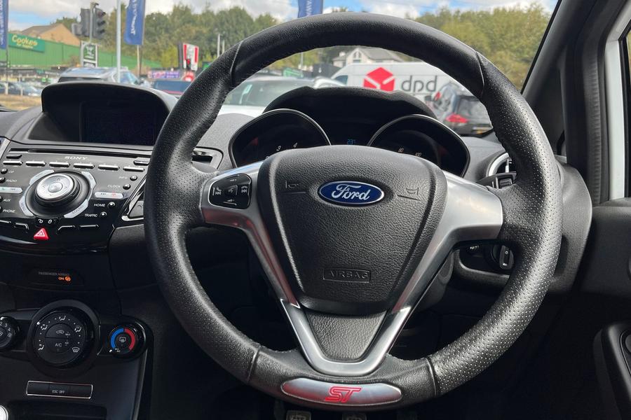 Ford FIESTA Photo autoimg-ff5e884df7fa8a56440d3a880ca4965a1fe01524.jpg