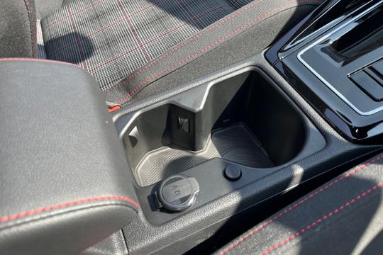 Volkswagen Golf Photo autoimg-ff5f621b6925f2abbcb45fe789d344b3420a3eec.jpg