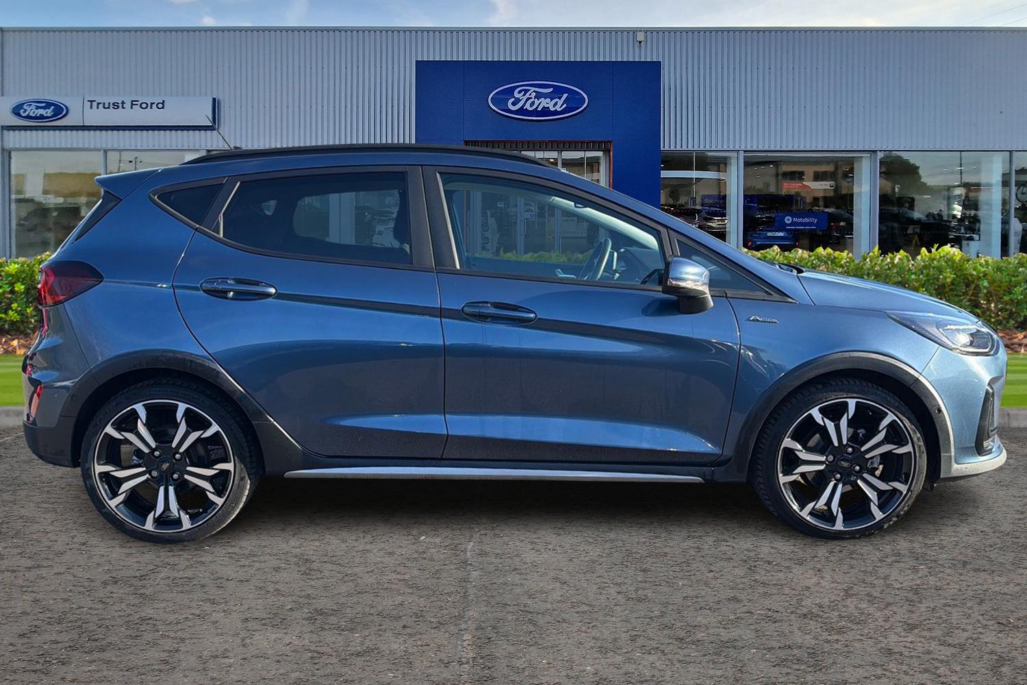 Ford FIESTA Photo 2