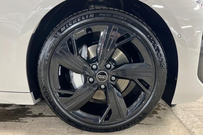 AUDI  A6 Photo 5