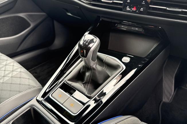 VOLKSWAGEN Golf Photo 25