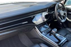 Audi Q7 Photo 2