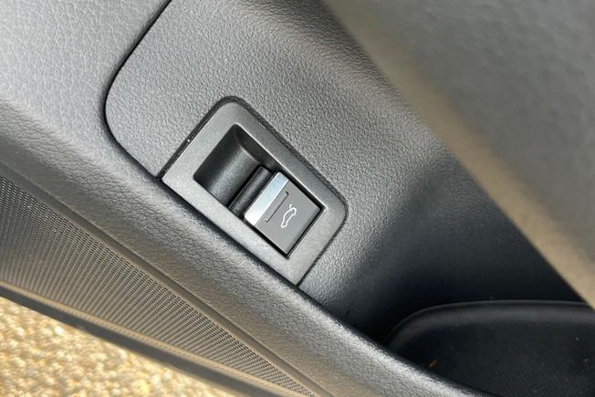 AUDI A6 Saloon Photo 52
