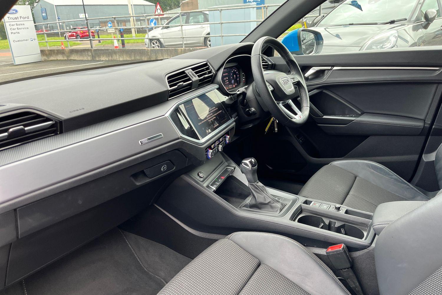 Audi Q3 Photo 17