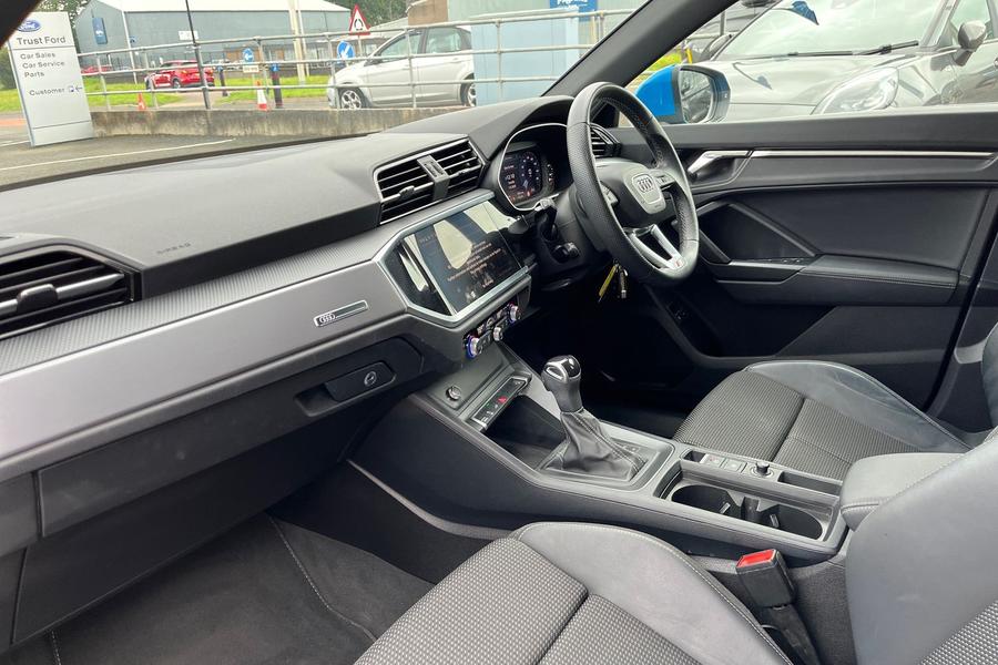 Audi Q3 Photo autoimg-ff7c7f0dc7b2667ace0865e85f224194bda3b7e3.jpg