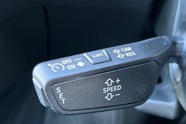 AUDI Q8 E-Tron Photo 27