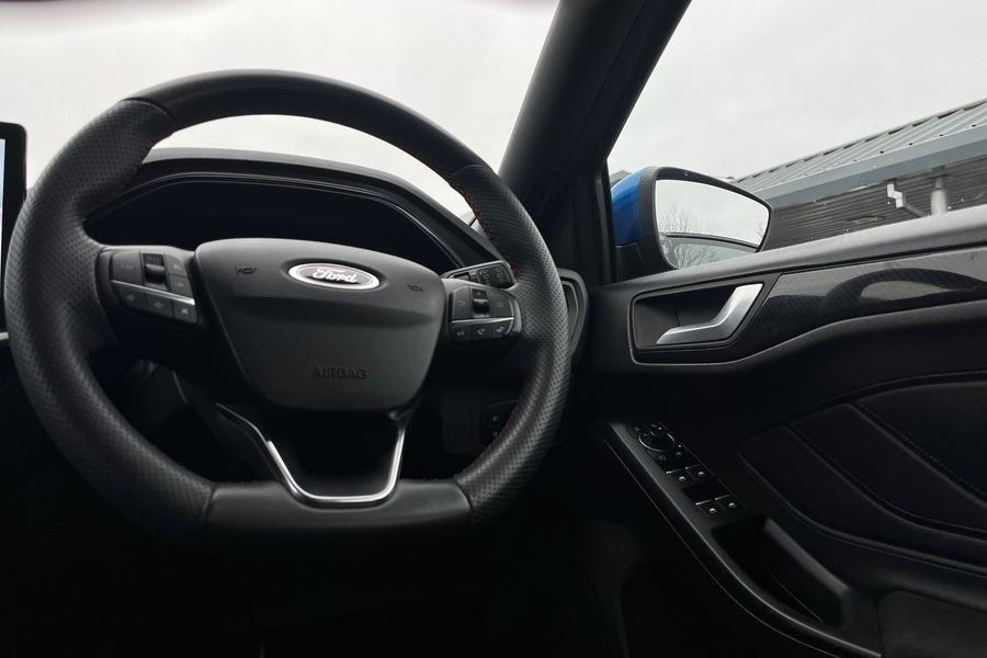 Ford FOCUS Photo autoimg-ff855fe8939d168f67f775e7b8886a778b1f42f6.jpg