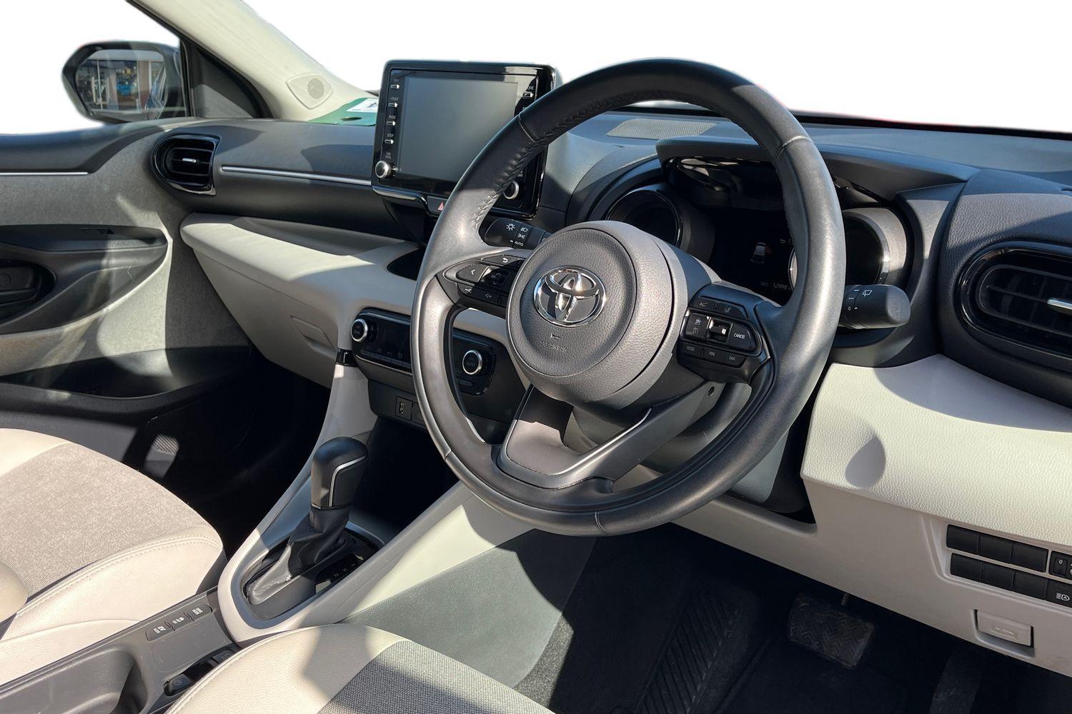 Toyota YARIS Photo 8
