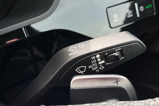 AUDI Q8 E-Tron Photo 37