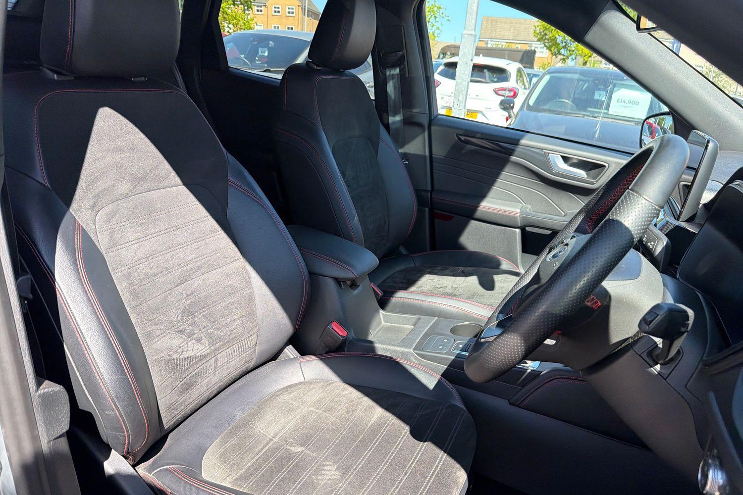 Ford KUGA Photo 16