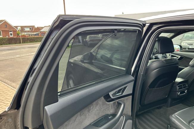 AUDI Q7 Photo 40