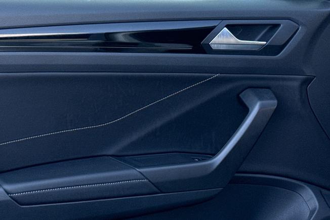 VOLKSWAGEN T-Roc Photo 44