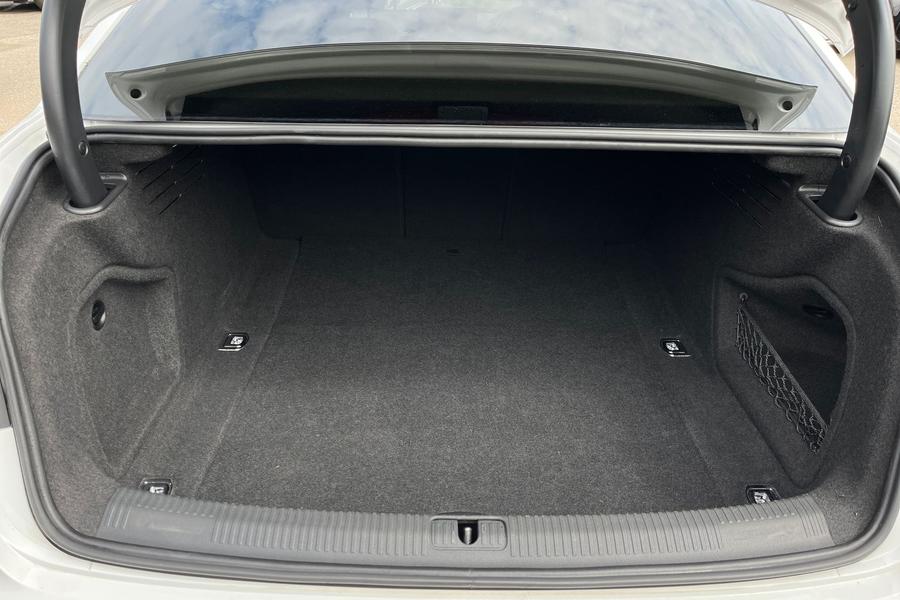 Audi A4 Photo autoimg-ffadafc0b40c91848c6c897f1a33016c57021ec6.jpg