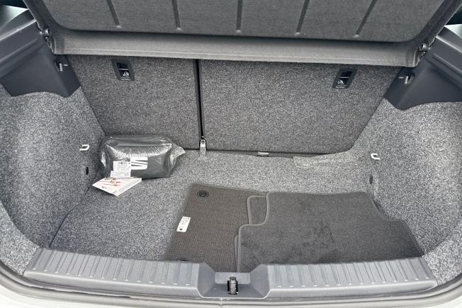 SEAT Ibiza Photo 12