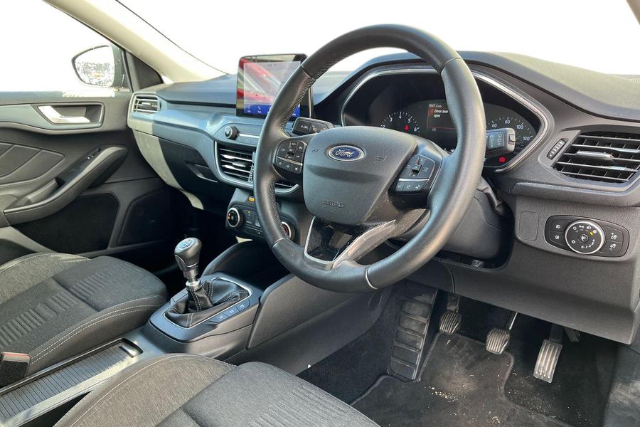 Ford FOCUS Photo autoimg-ffb9bedb8fbe65b92b6dc34fd86880008aeb98cc.jpg