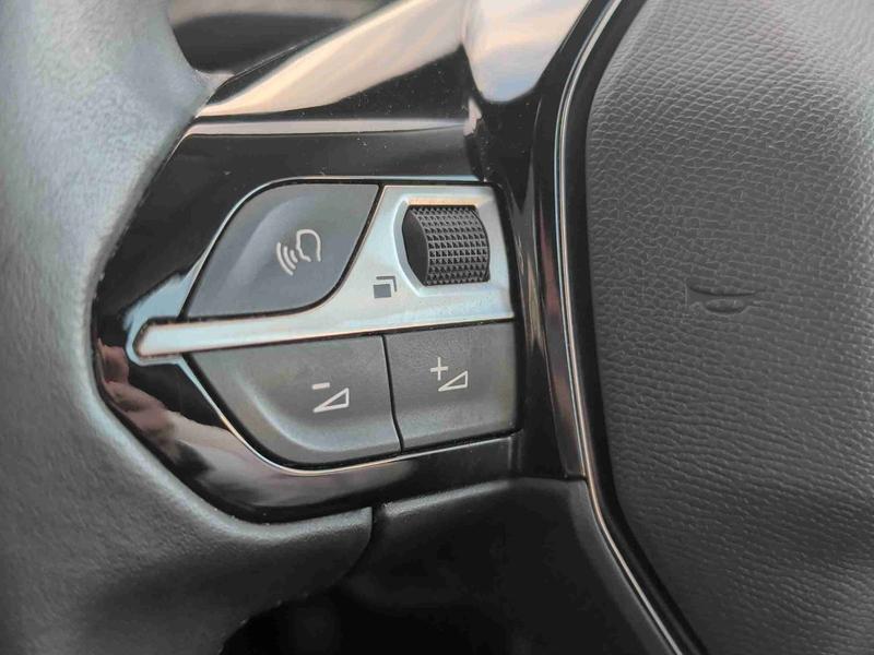 Used Peugeot E-2008 YD22ORO 41