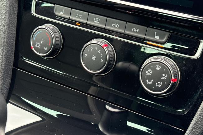 VOLKSWAGEN Golf Photo 32