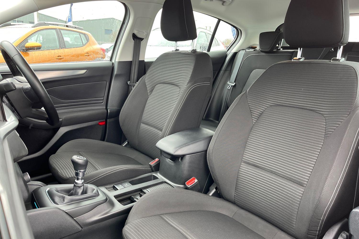 Ford FOCUS Photo 18
