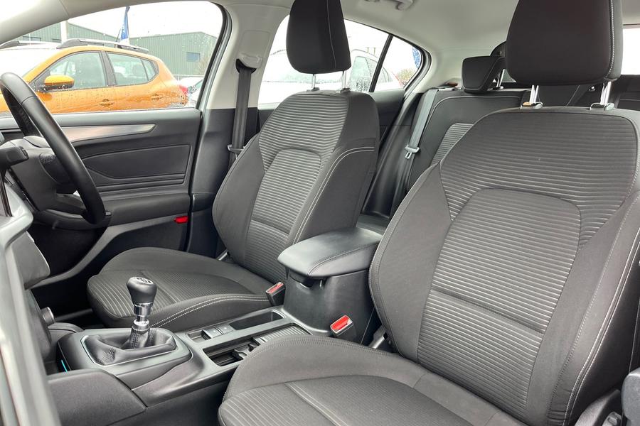 Ford FOCUS Photo autoimg-ffc8306da64f753791887f5d780ad1e0645101c6.jpg