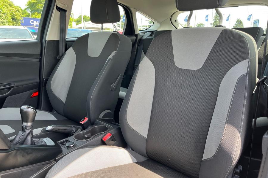 Ford FOCUS Photo autoimg-ffc88f6a3426d082e5011ab4f8206b193773de48.jpg