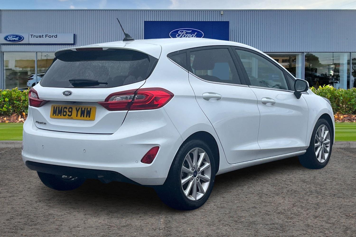Ford FIESTA Photo 3