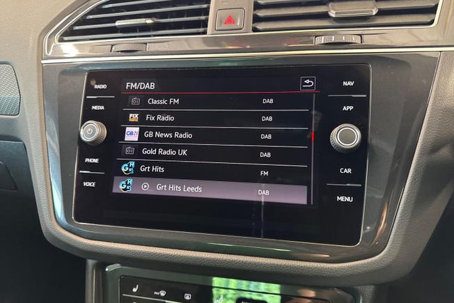 VOLKSWAGEN Tiguan Photo 13