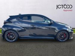 TOYOTA Yaris Photo 4