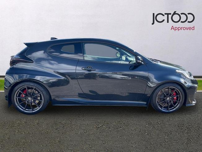 TOYOTA Yaris Photo 4