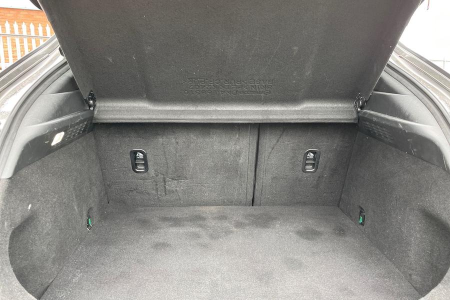 Mazda MX-30 Photo autoimg-ffdc6f92221b9dd030760e972ab8bde6dbcd3f5c.jpg