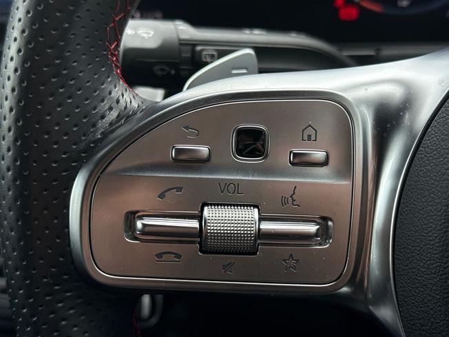 MERCEDES-BENZ GLA Photo 16