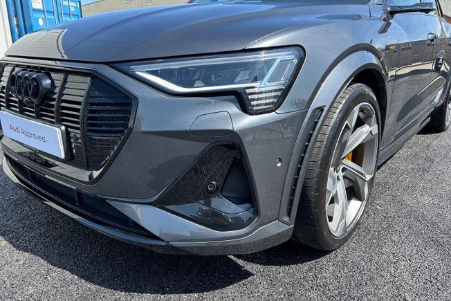Audi e-tron S Photo 30