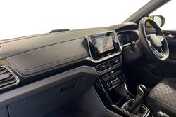 VOLKSWAGEN T-Cross Photo 2